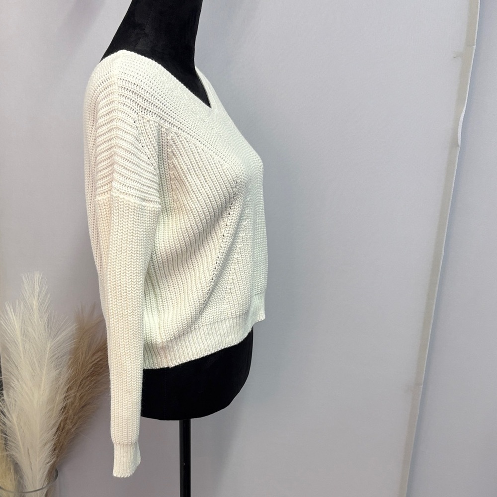 Elegant White V-Neck Sweater for Women - Picture 5 of 5